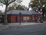 Wikipedia - Grange Park railway station