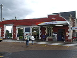 Wikipedia - Hampton Court railway station