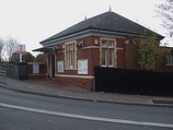 Wikipedia - Headstone Lane railway station