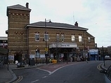 Wikipedia - Herne Hill railway station