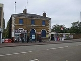 Wikipedia - Kew Bridge railway station