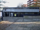 Wikipedia - Maze Hill railway station