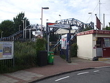 Wikipedia - Motspur Park railway station