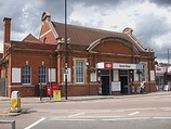 Wikipedia - Seven Kings railway station
