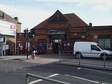 Wikipedia - Tooting railway station