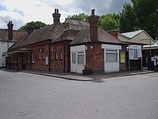 Wikipedia - Claygate railway station
