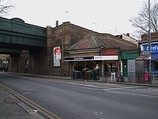 Wikipedia - Earlsfield railway station