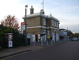 Wikipedia - Erith railway station